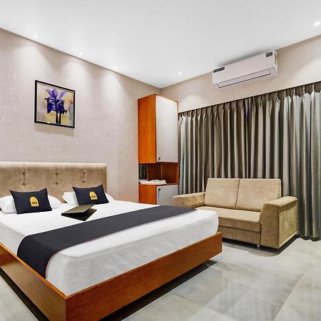 Townhouse Oak Hotel Vaibhav スーラト エクステリア 写真