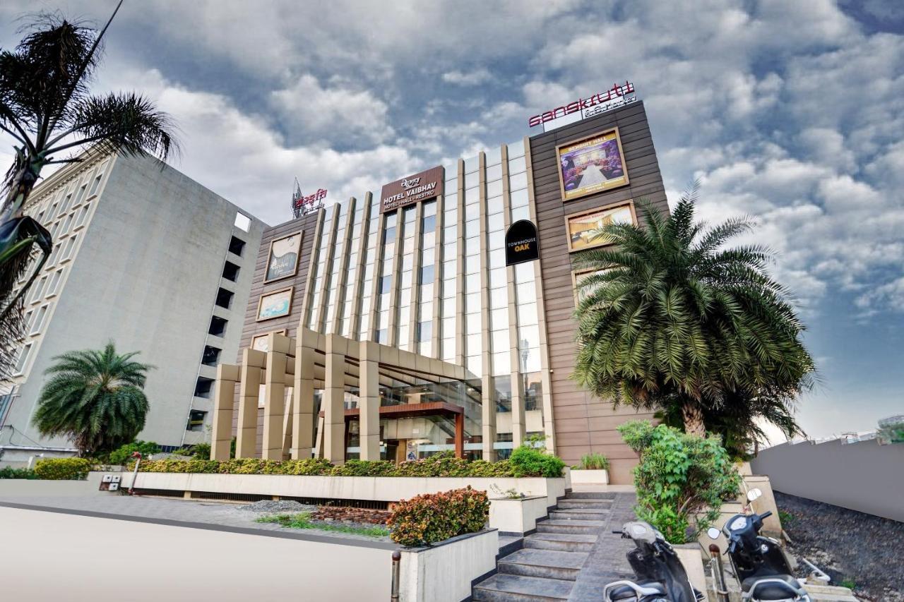 Townhouse Oak Hotel Vaibhav スーラト エクステリア 写真