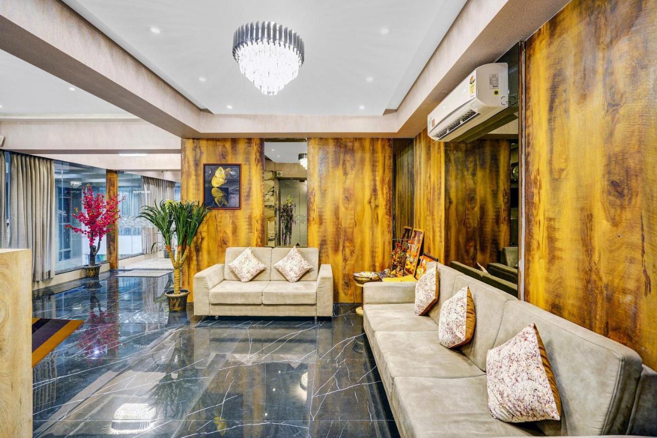 Townhouse Oak Hotel Vaibhav スーラト エクステリア 写真