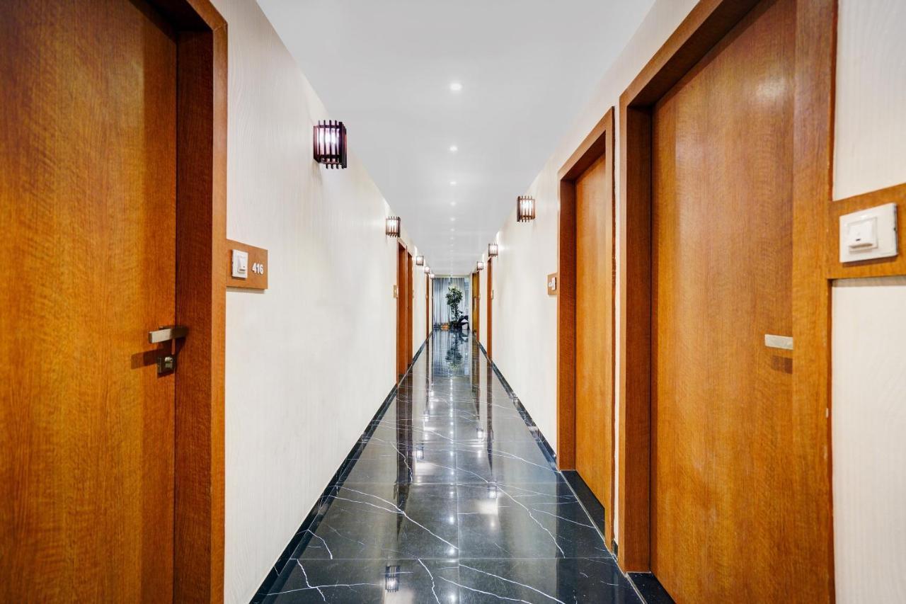 Townhouse Oak Hotel Vaibhav スーラト エクステリア 写真