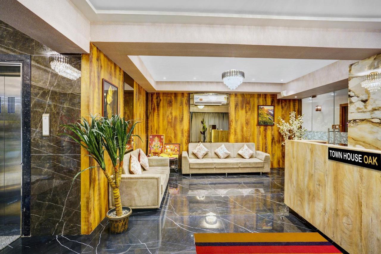 Townhouse Oak Hotel Vaibhav スーラト エクステリア 写真