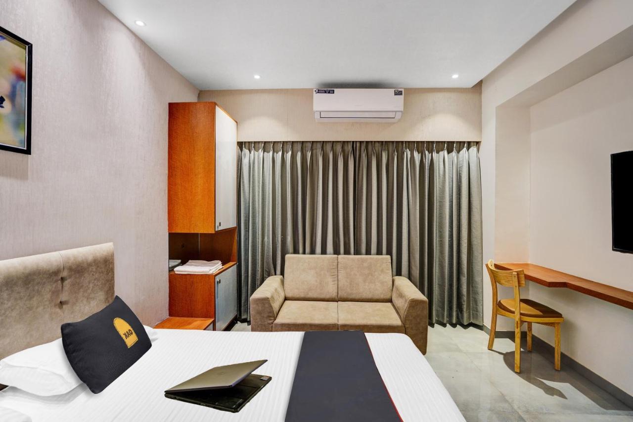 Townhouse Oak Hotel Vaibhav スーラト エクステリア 写真