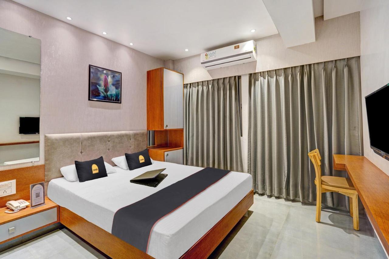 Townhouse Oak Hotel Vaibhav スーラト エクステリア 写真