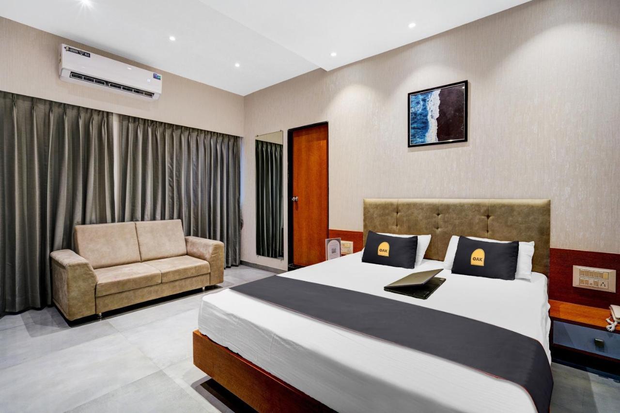 Townhouse Oak Hotel Vaibhav スーラト エクステリア 写真