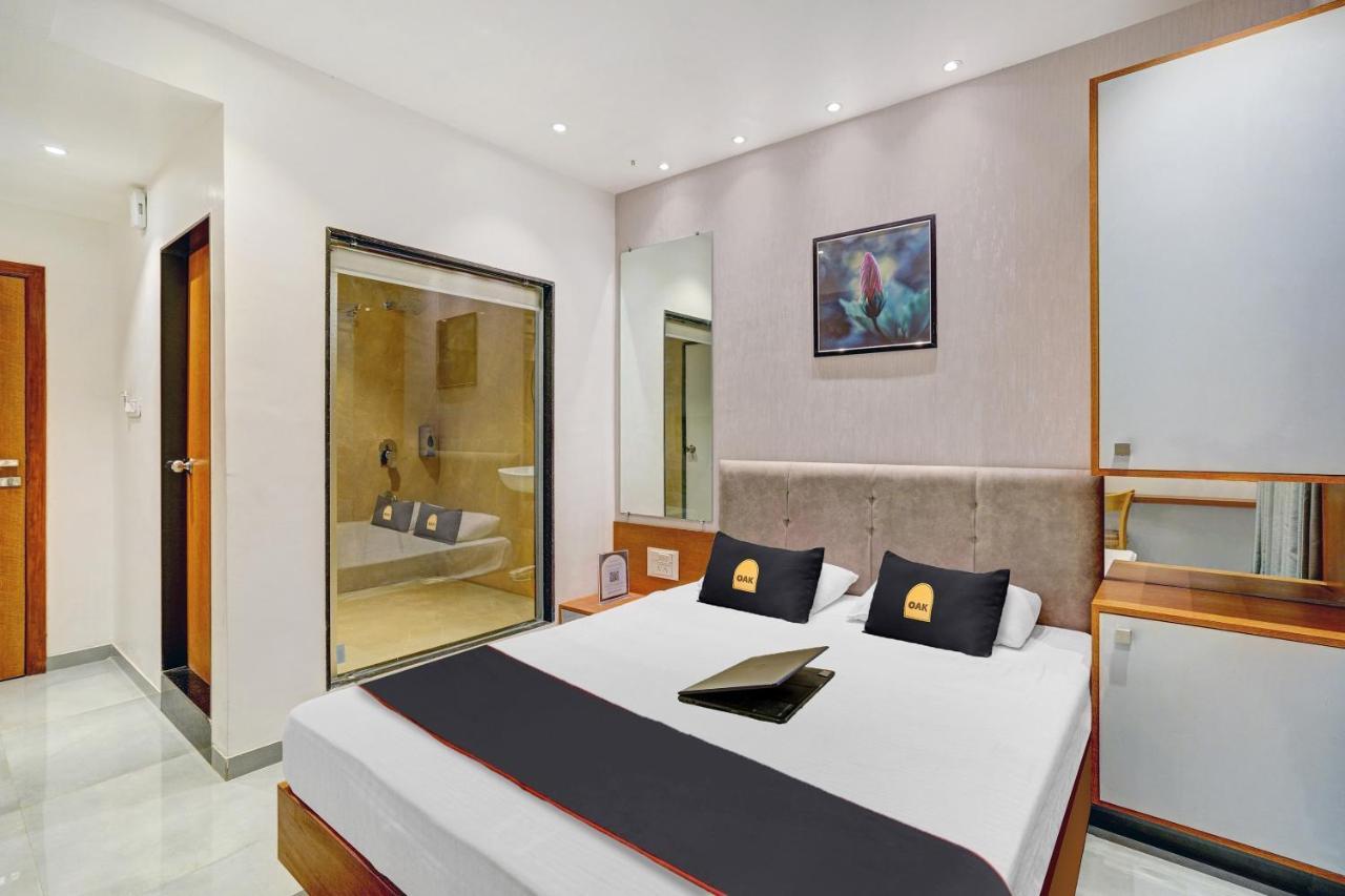 Townhouse Oak Hotel Vaibhav スーラト エクステリア 写真