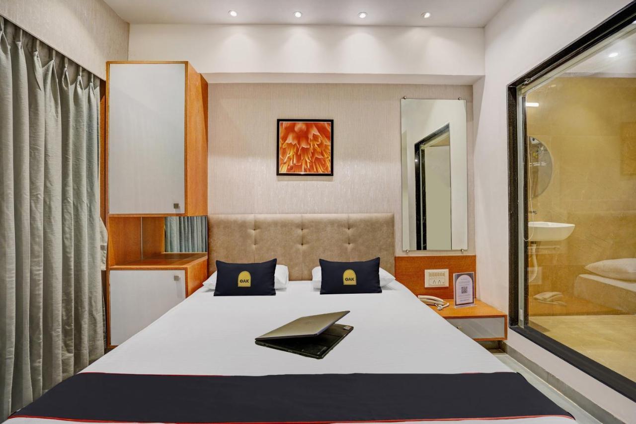 Townhouse Oak Hotel Vaibhav スーラト エクステリア 写真