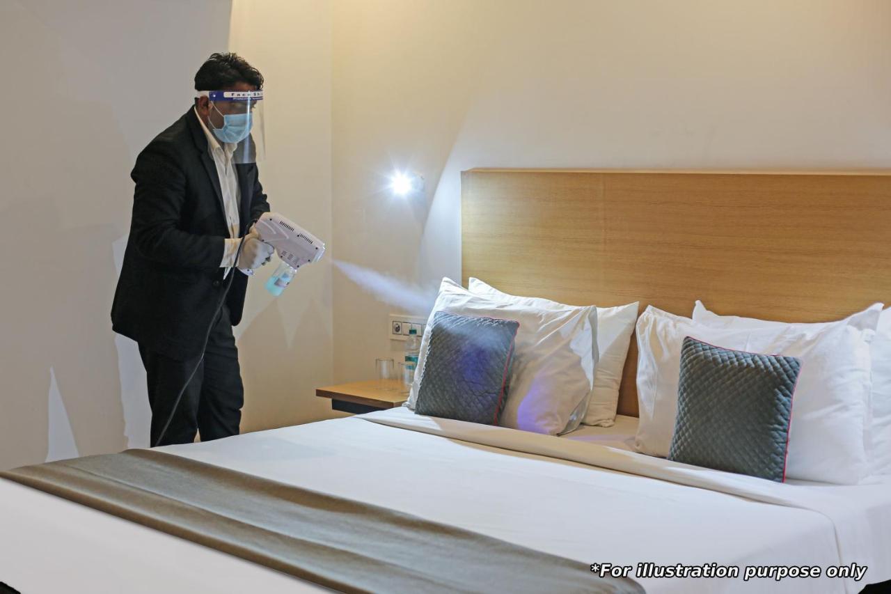 Townhouse Oak Hotel Vaibhav スーラト エクステリア 写真