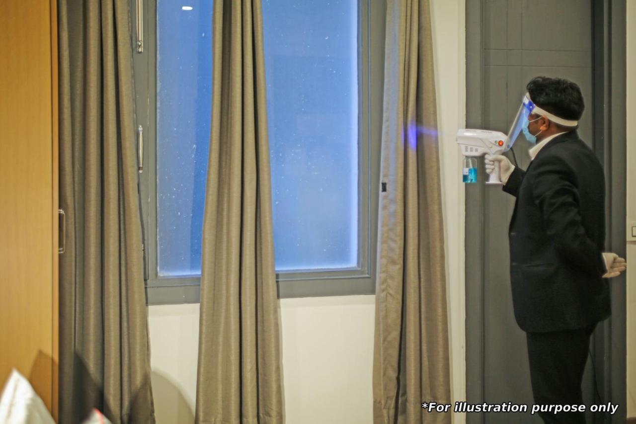 Townhouse Oak Hotel Vaibhav スーラト エクステリア 写真